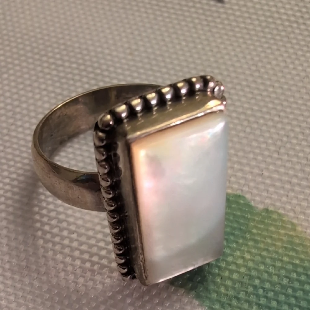 Sterling Silver Elegant Rectangular Statement MOP Ring - Picture 5 of 7